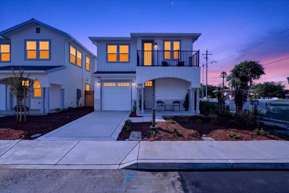 885 Connie LN