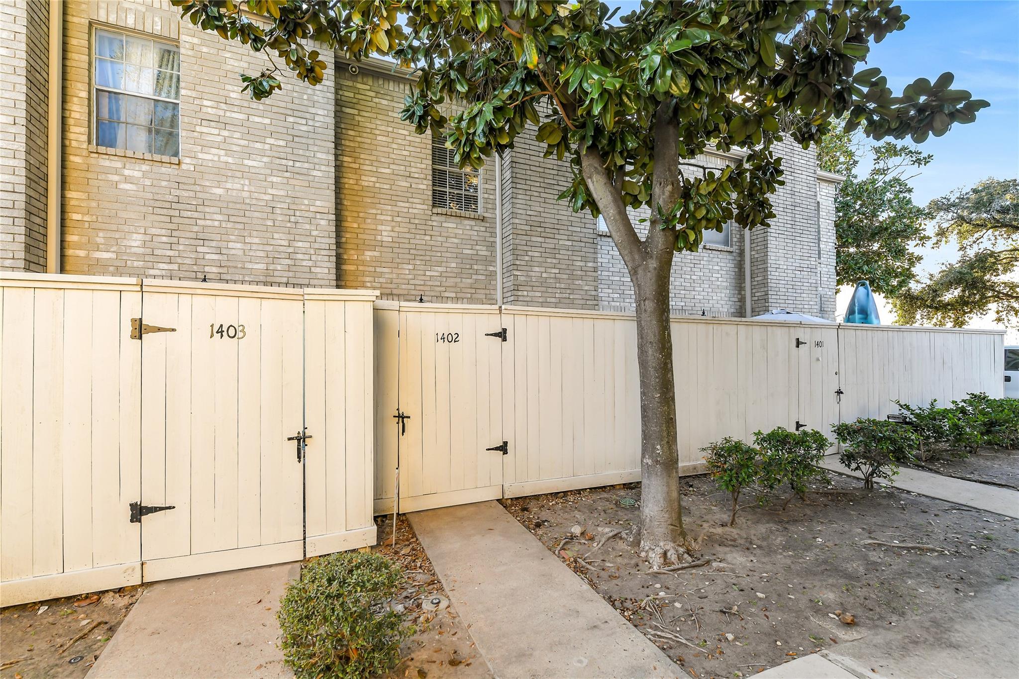 4001 Tanglewilde Street # 1402