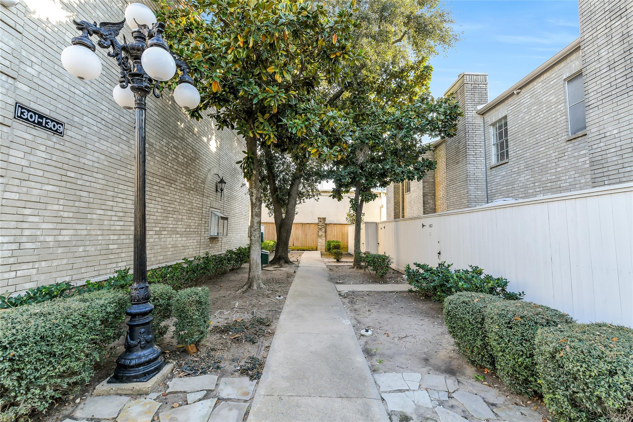 4001 Tanglewilde Street # 1402