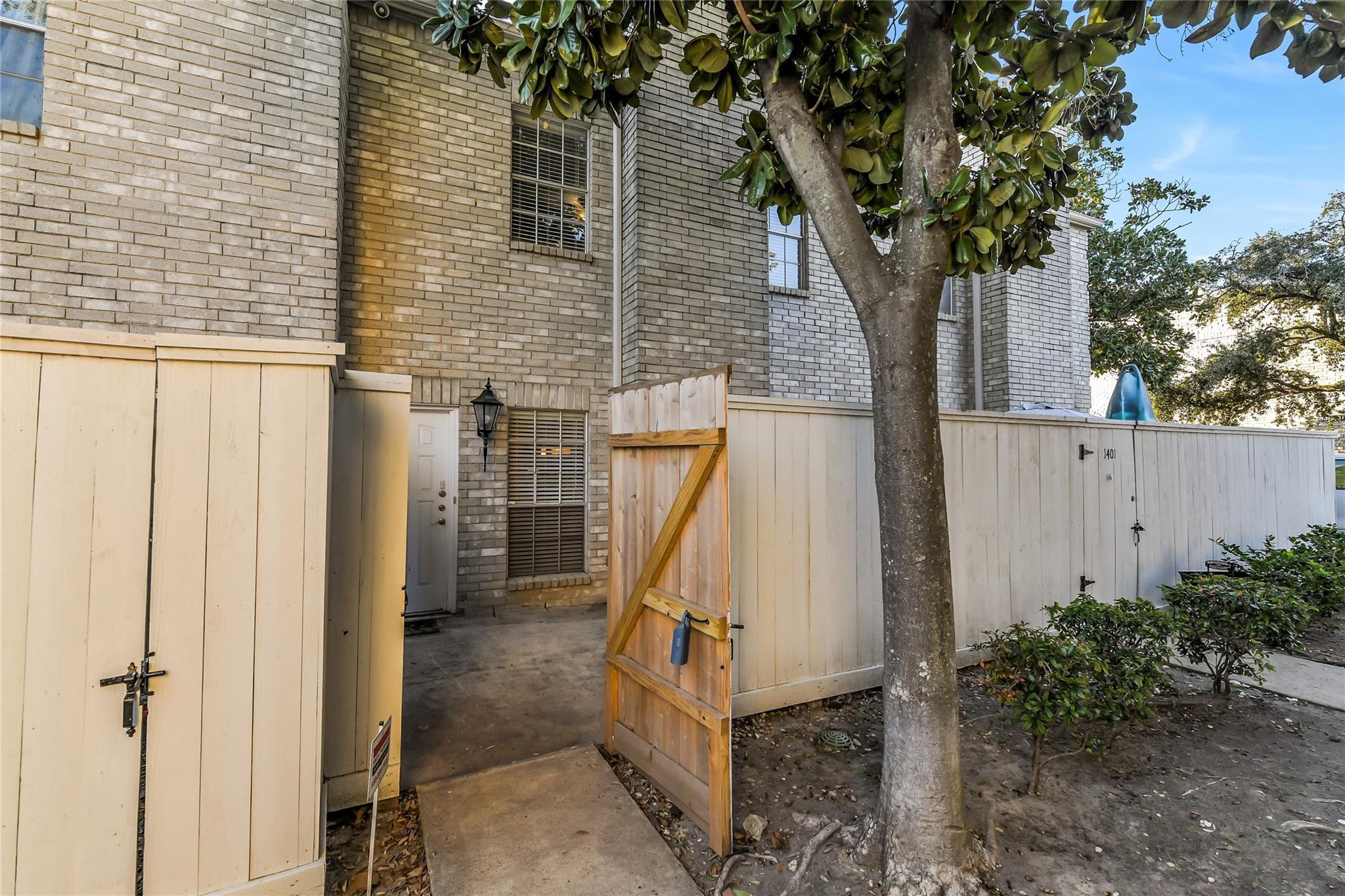 4001 Tanglewilde Street # 1402