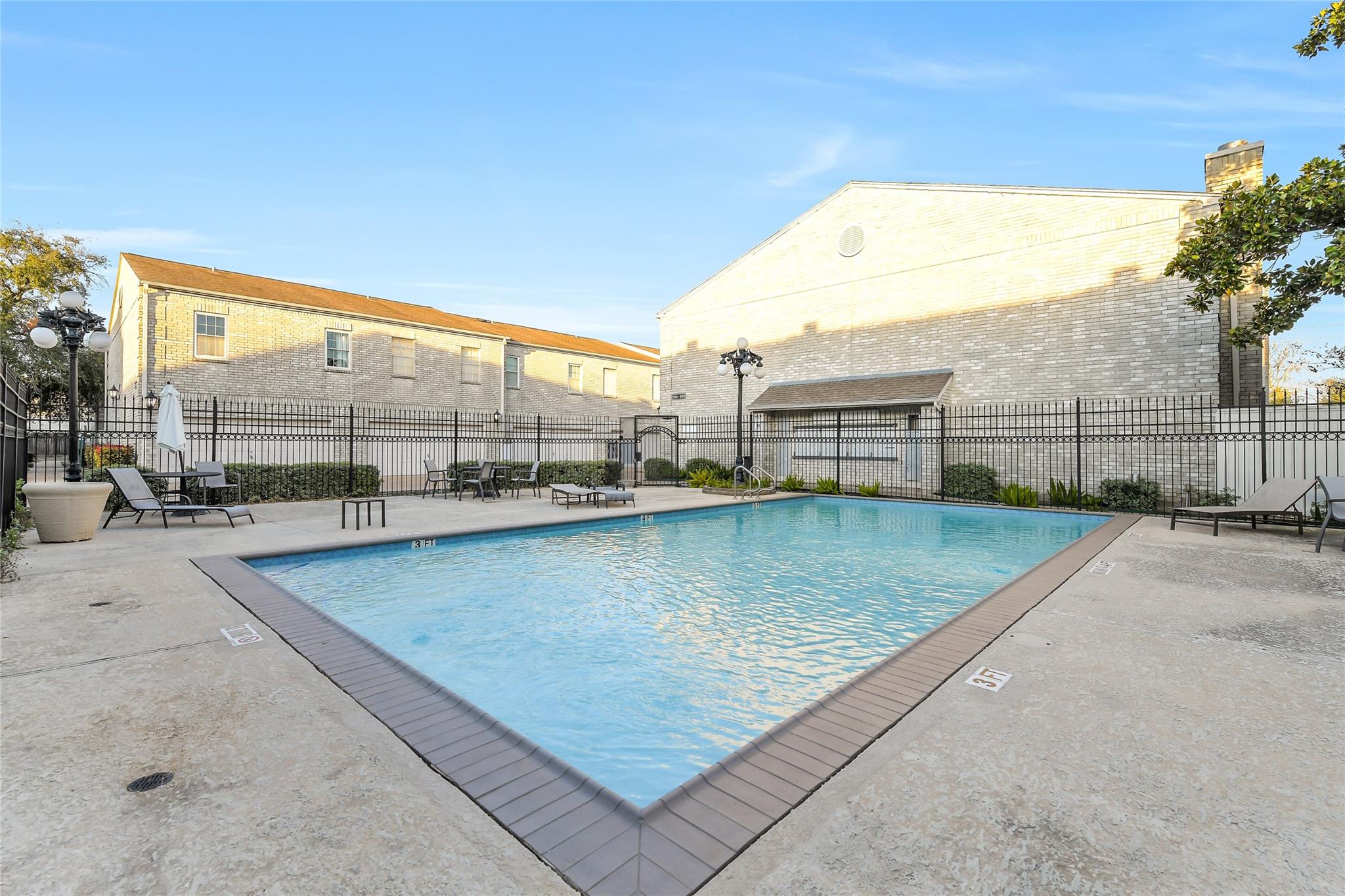 4001 Tanglewilde Street # 1402