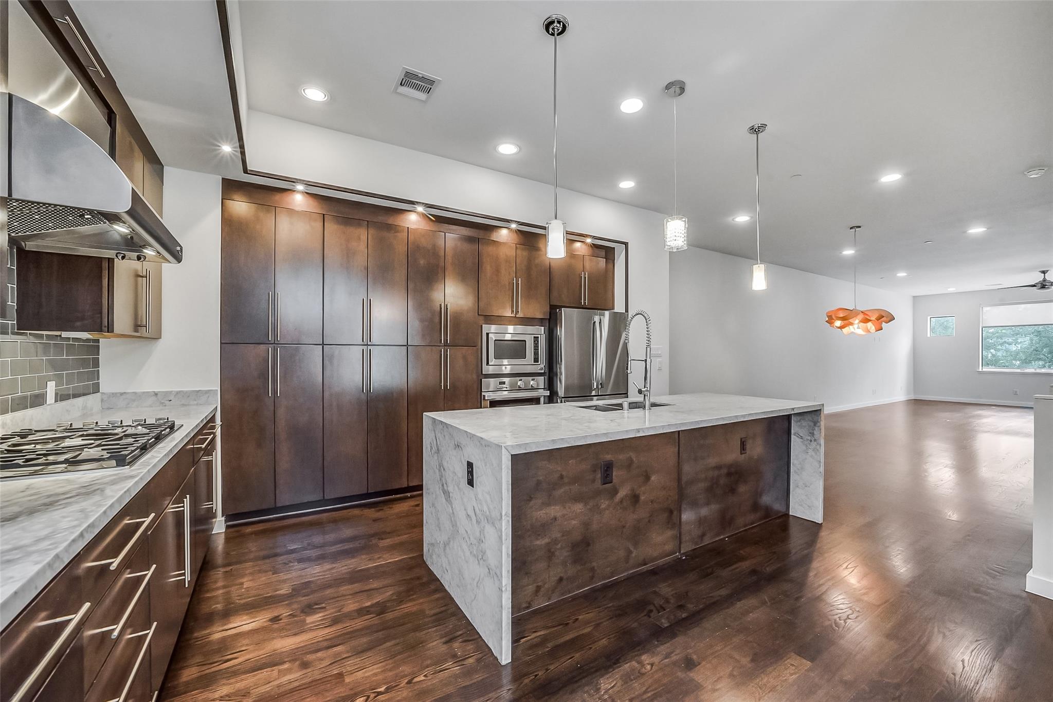 716 W Drew Street