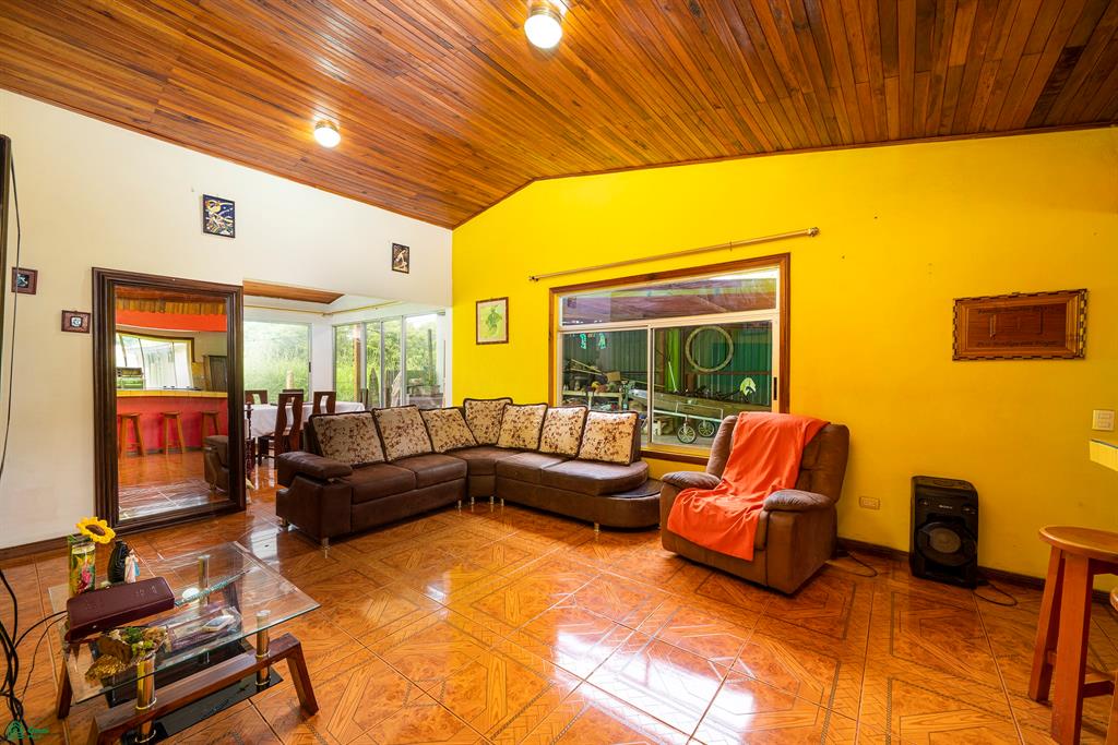 Casa Parrot Playa Potrero