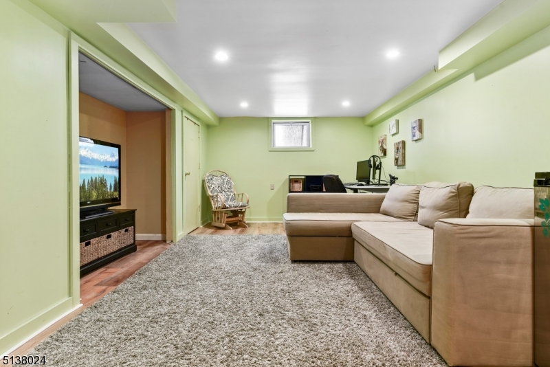 11 Farview Ave