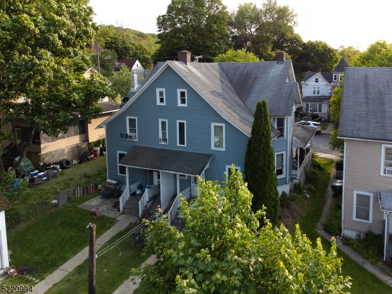 110 Broad St