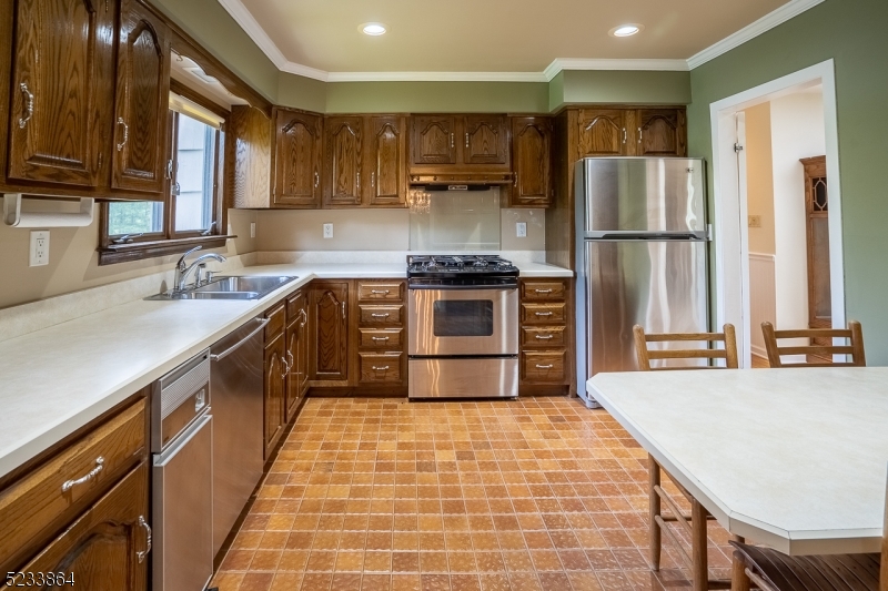 83 Goltra Dr