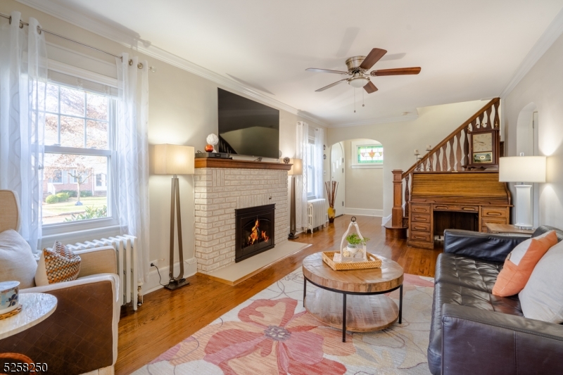8 Oak Ln