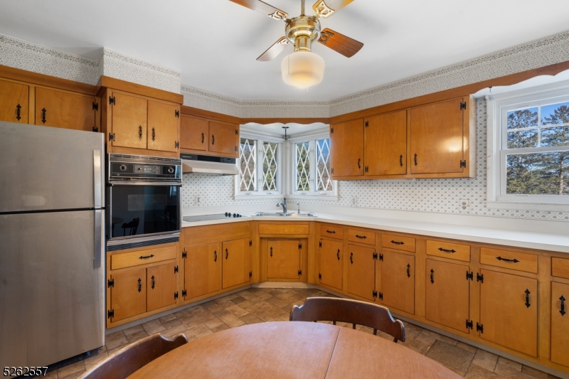 10 Fernwood Rd