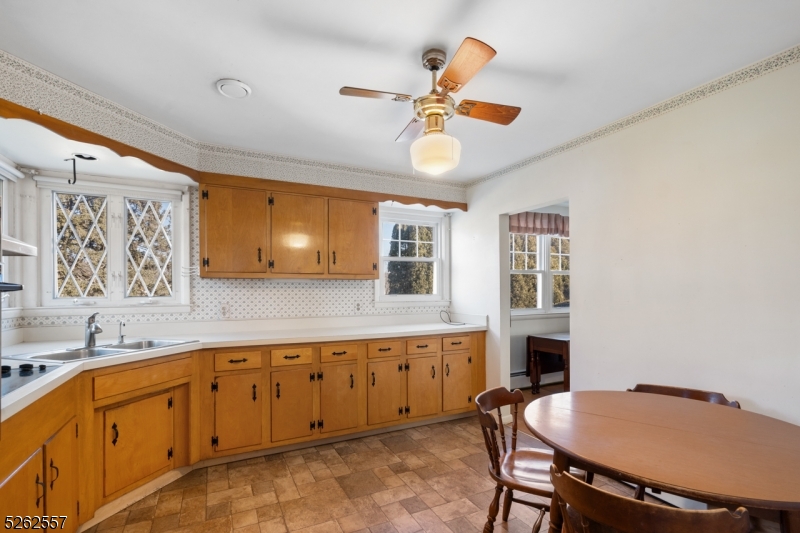 10 Fernwood Rd