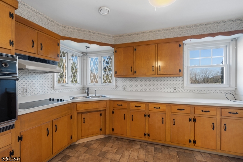 10 Fernwood Rd