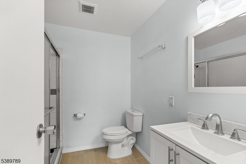 806 Eves Dr 2M