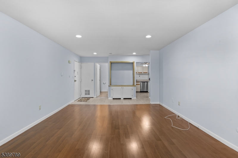 806 Eves Dr 2M