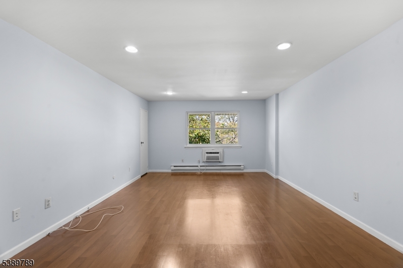 806 Eves Dr 2M