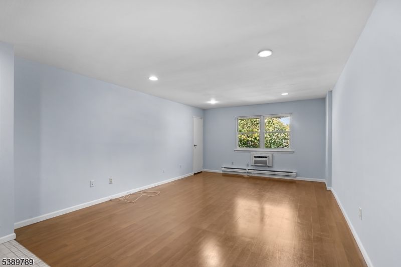 806 Eves Dr 2M