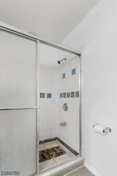806 Eves Dr 2M