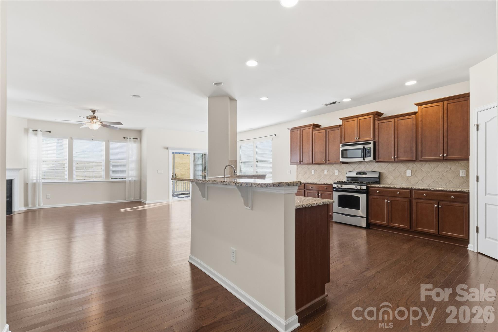 159 E Warfield Drive