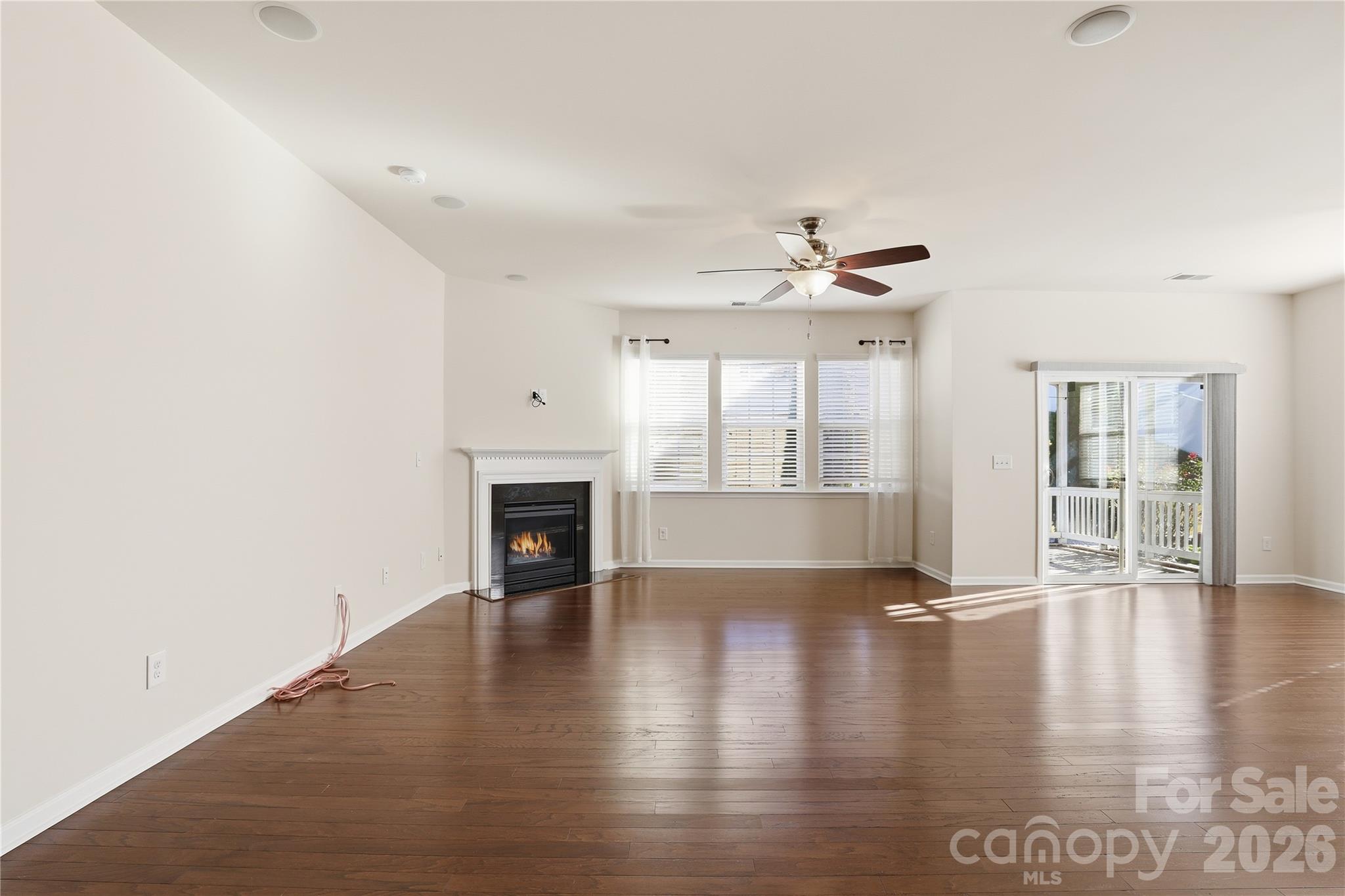 159 E Warfield Drive