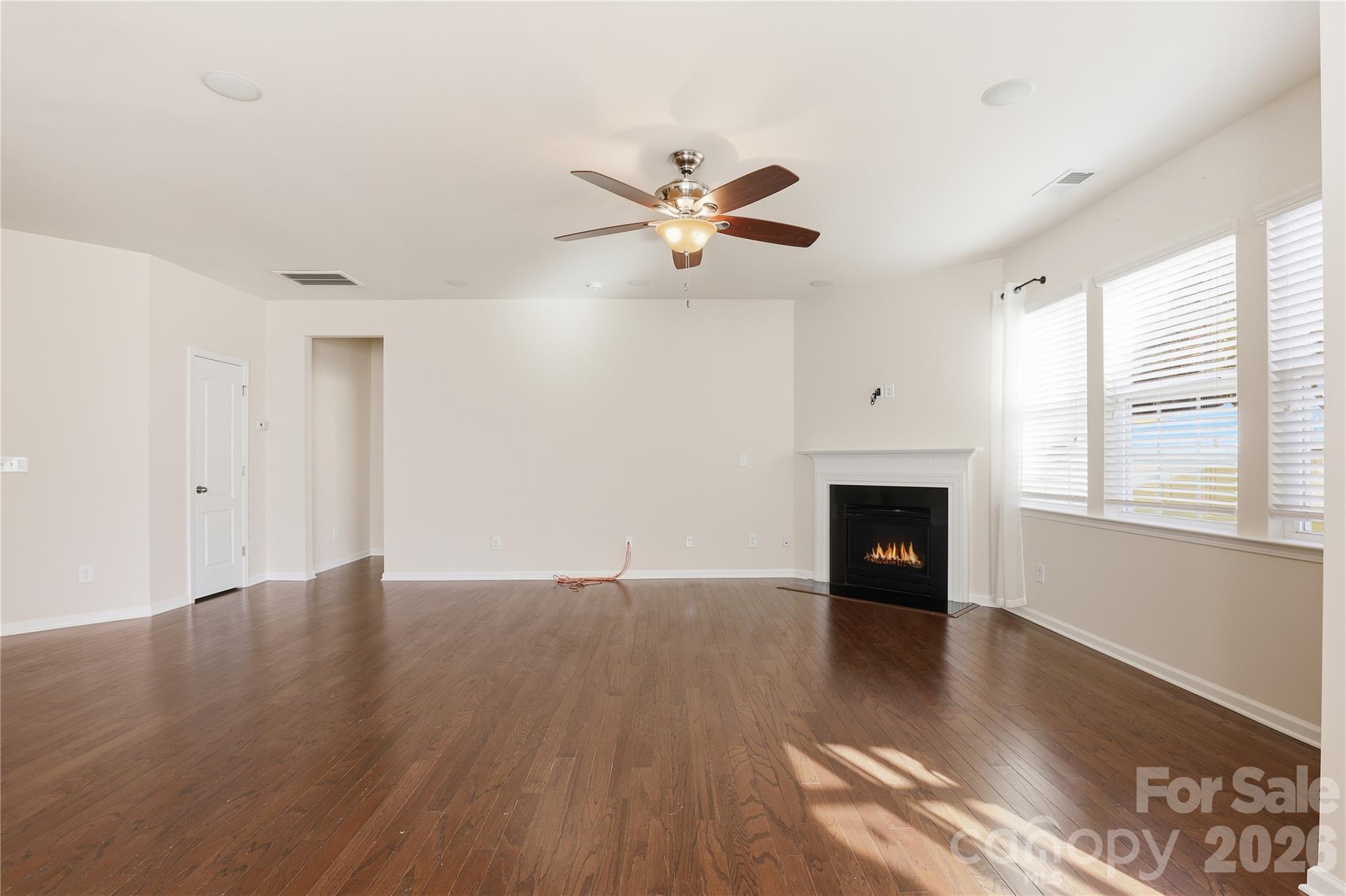 159 E Warfield Drive