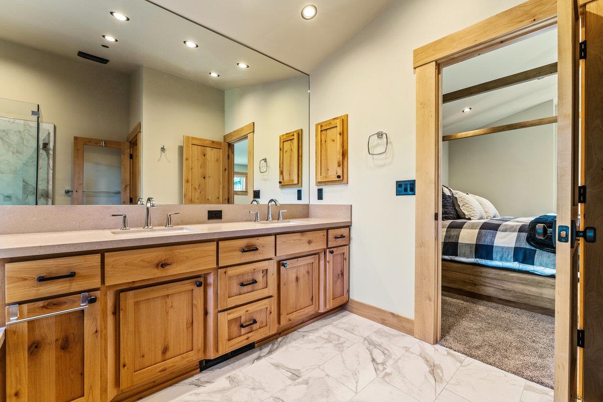 13626 Pathway Avenue