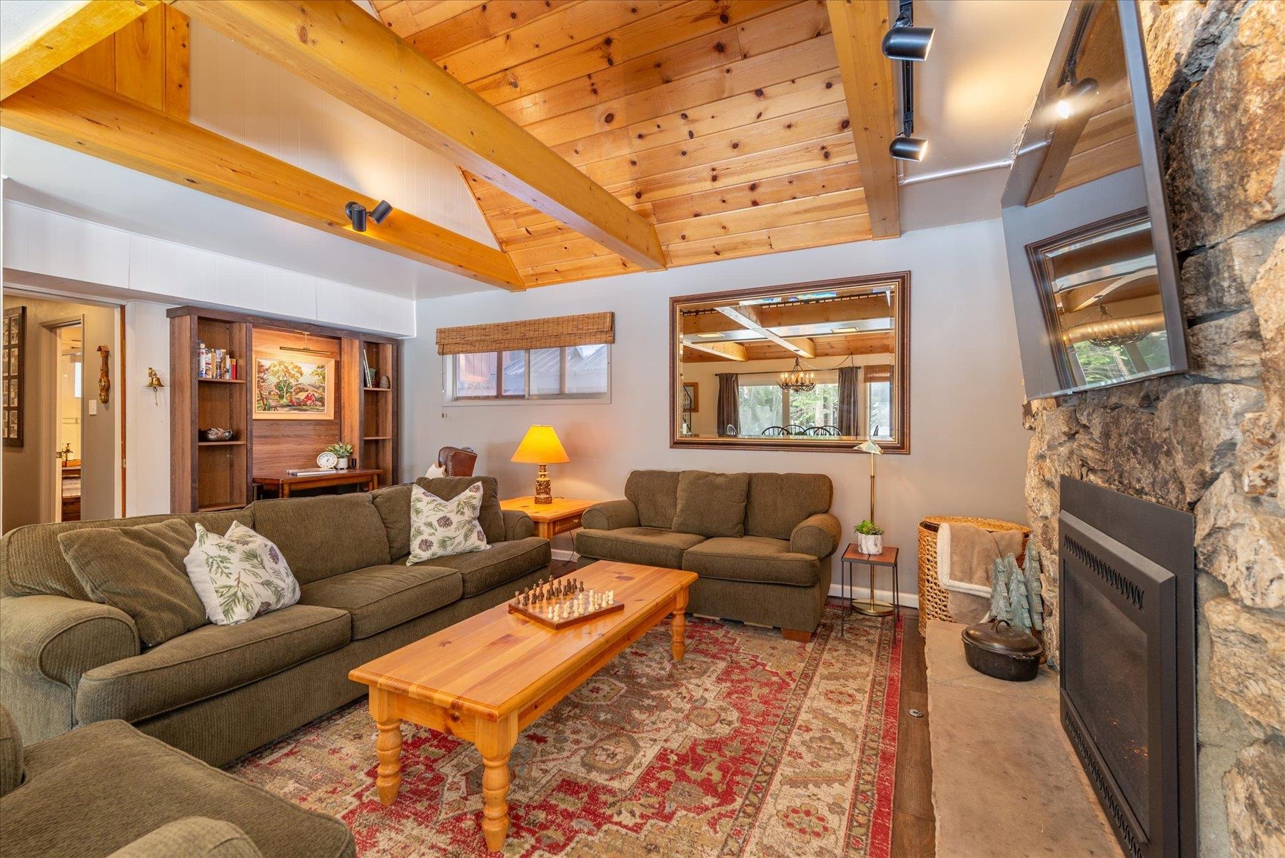 15609 Cottonwood Drive