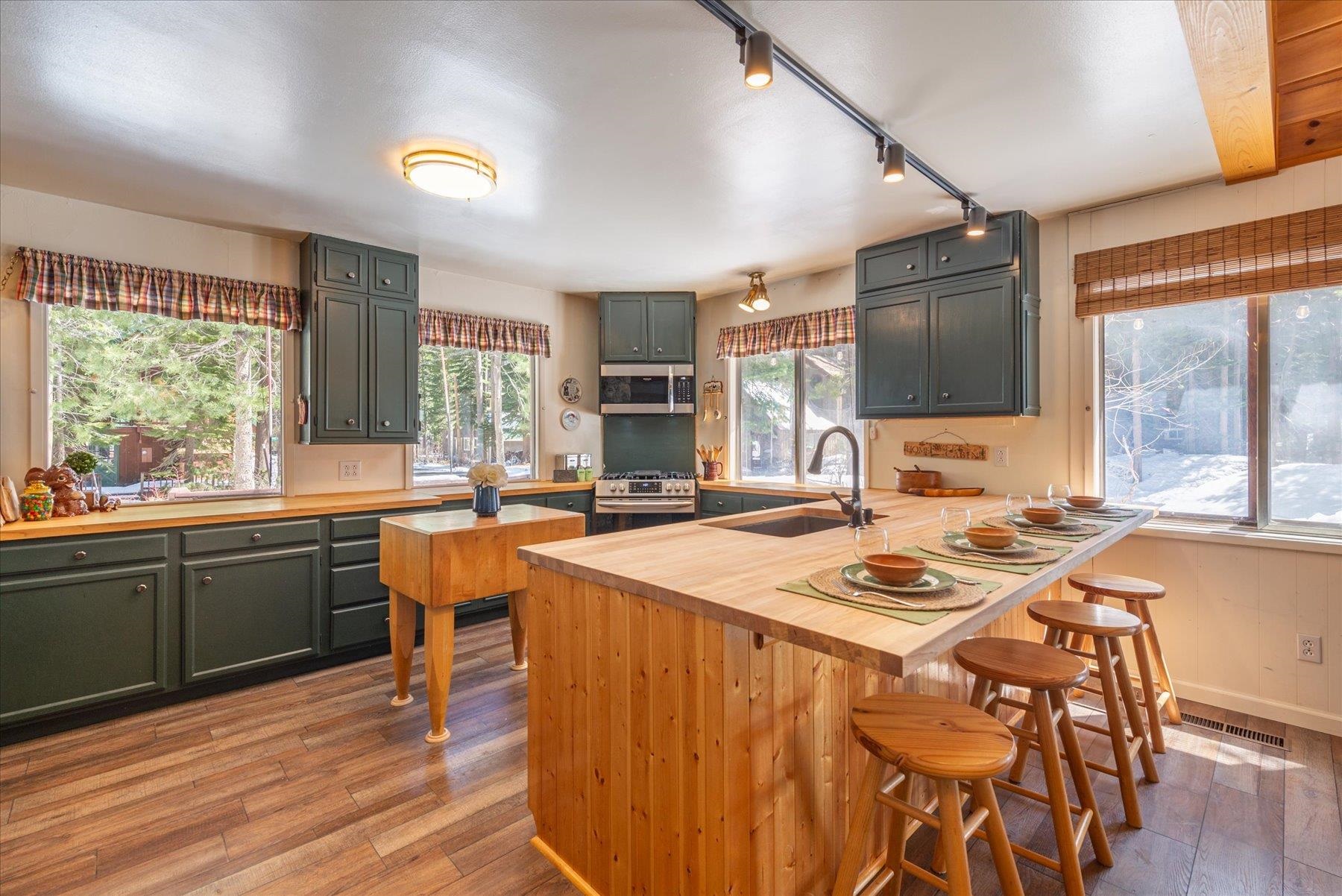 15609 Cottonwood Drive