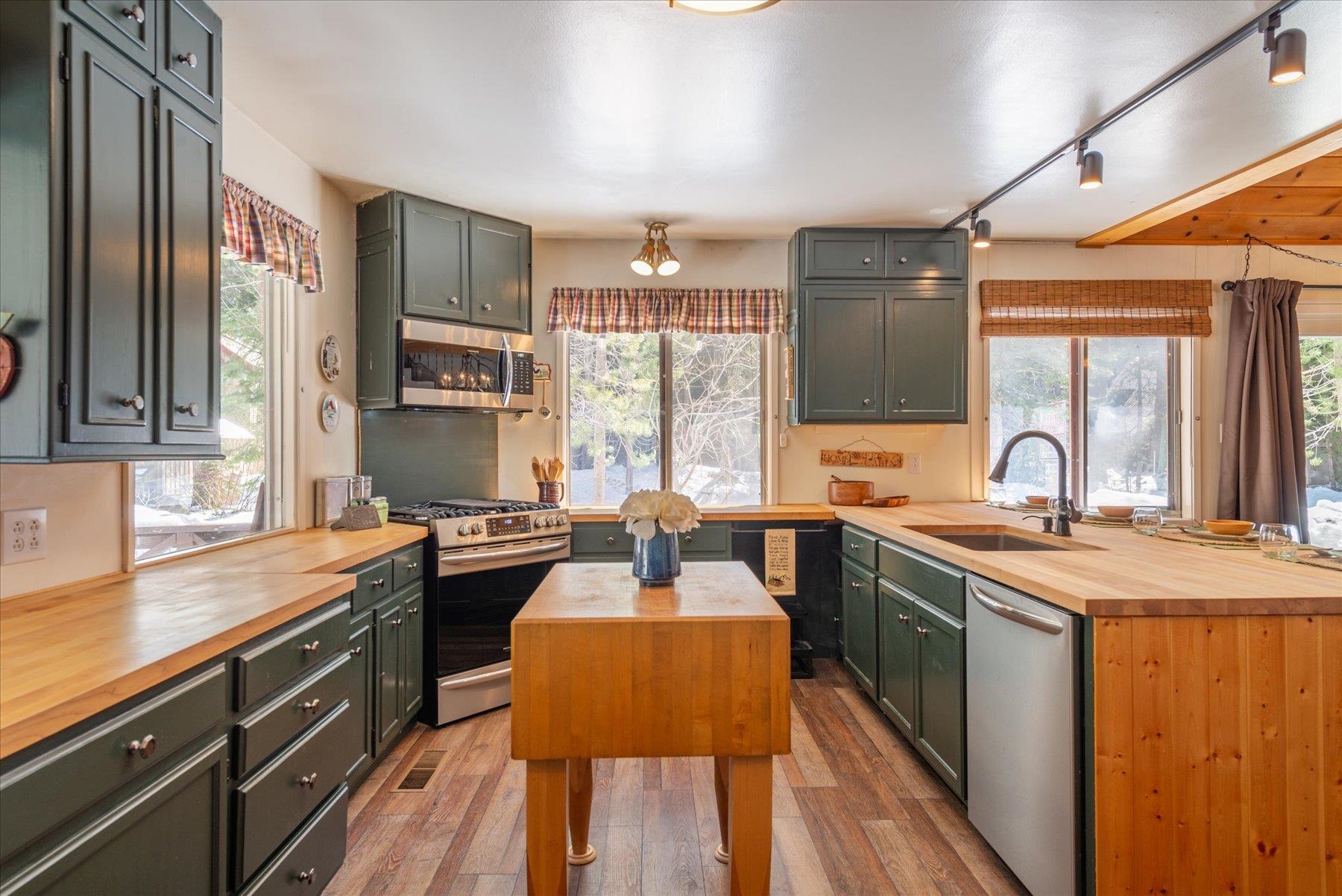 15609 Cottonwood Drive