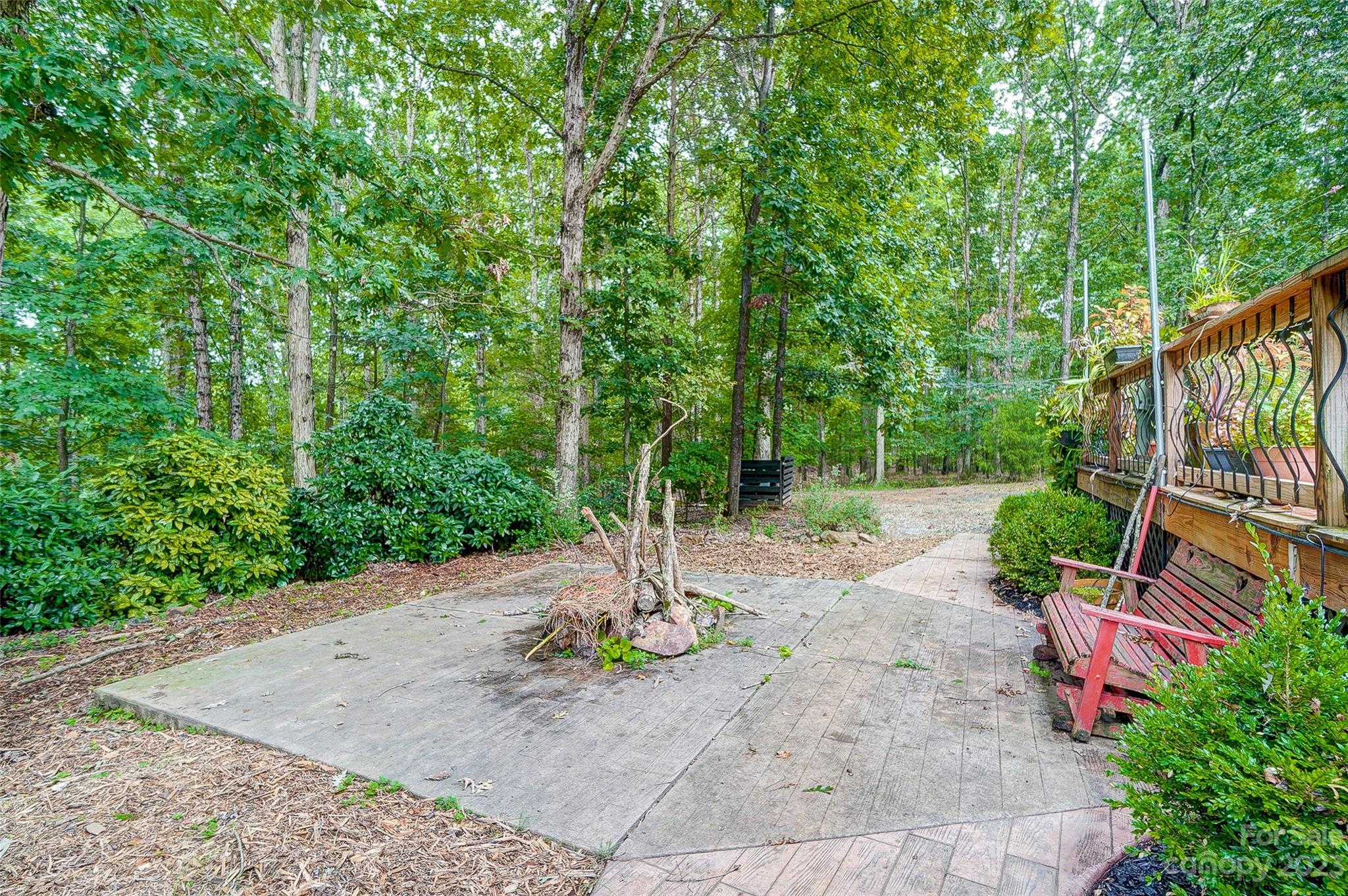 9212 N Pine Hill Lane