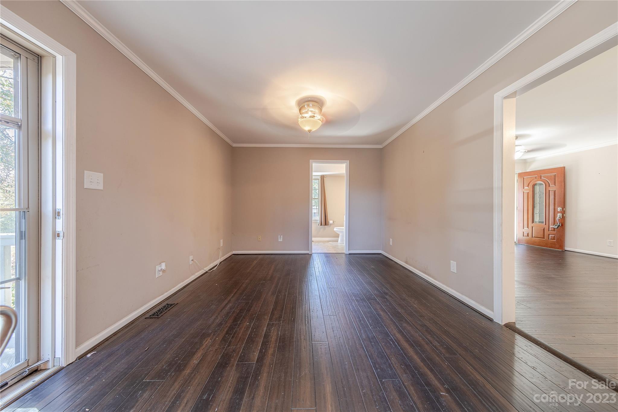 962 Community Lane