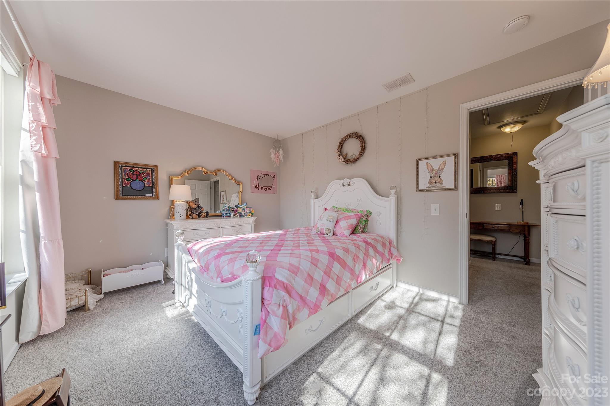 3417 Laurenhurst Lane