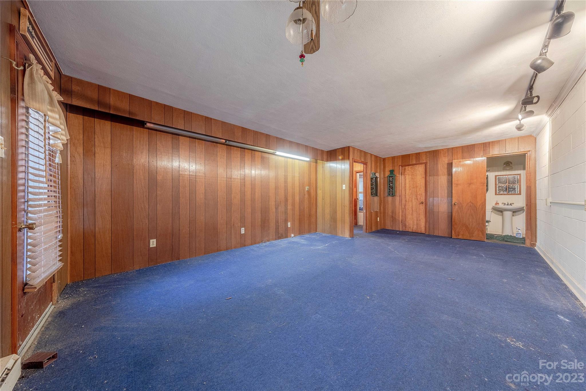1114 University Drive