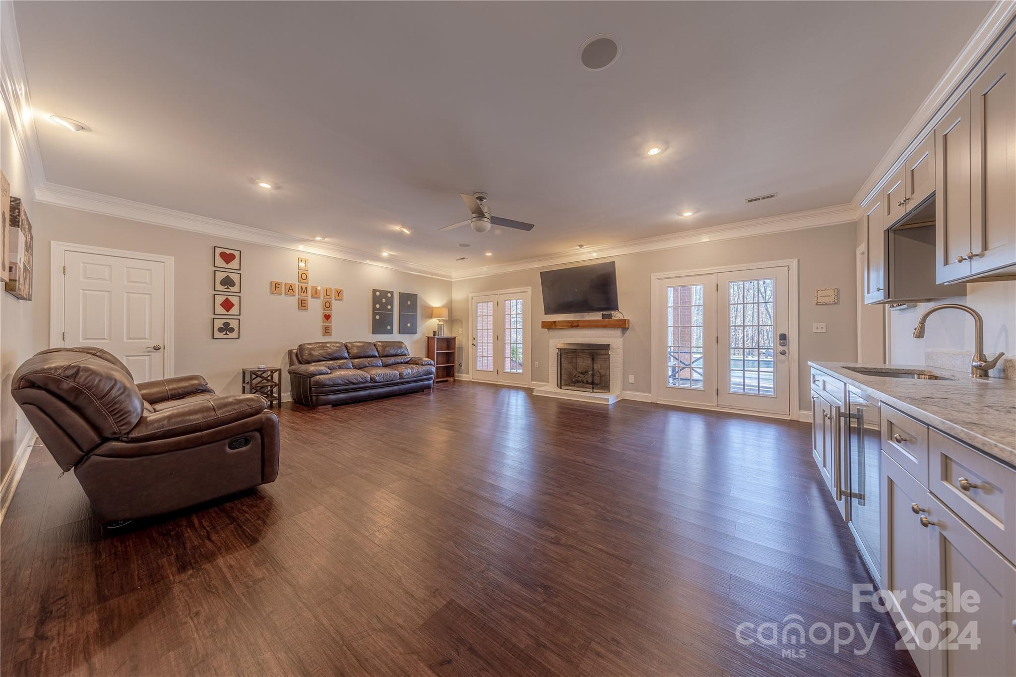 1041 Sherringham Way