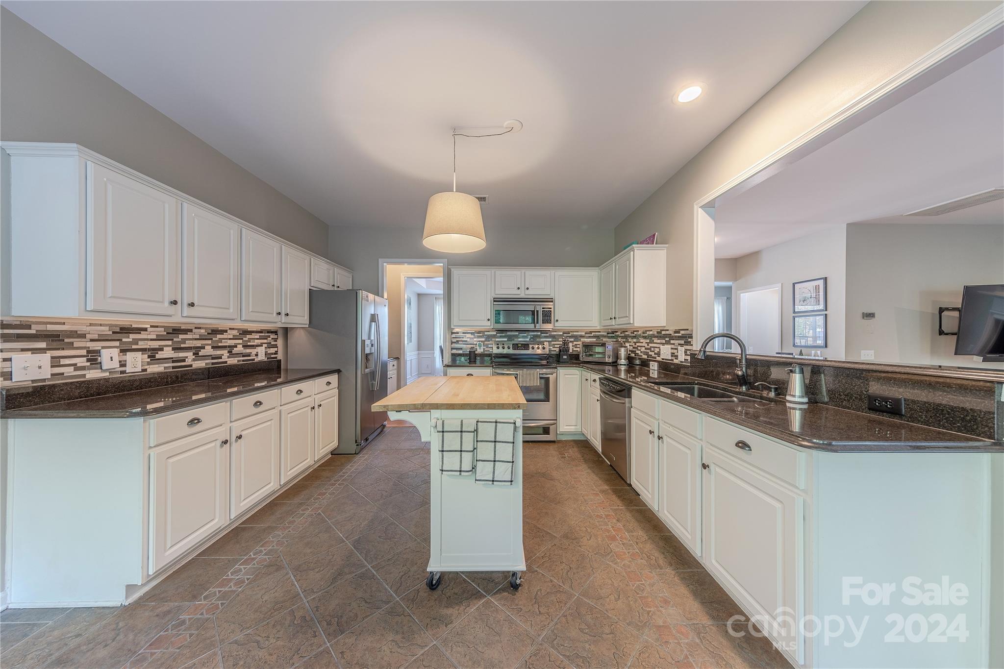 3101 Surreyhill Court