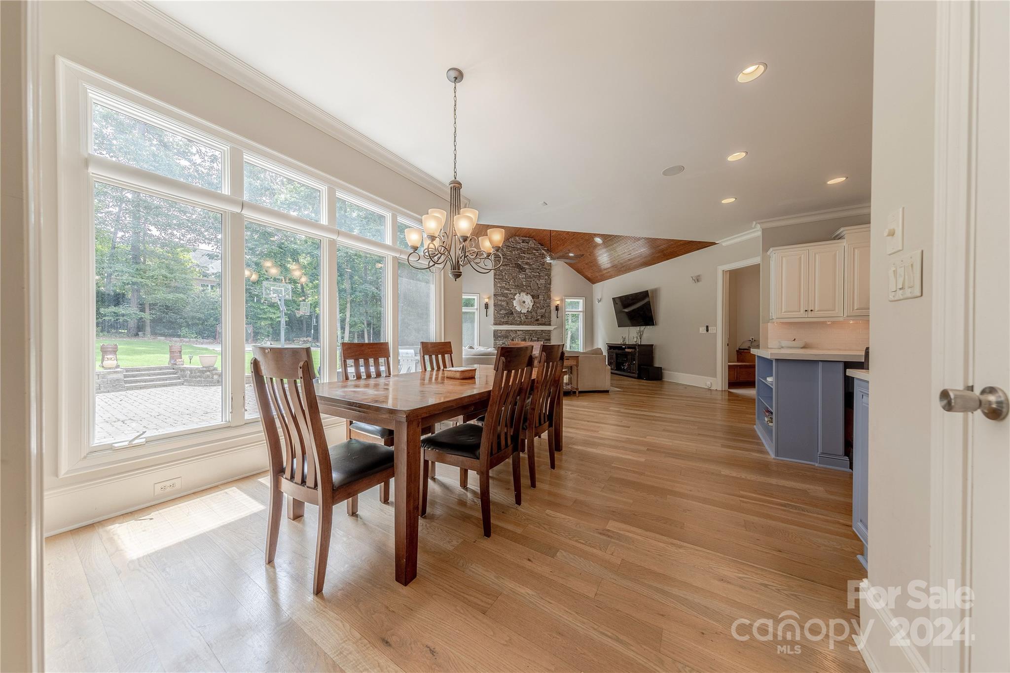 1021 Seminole Drive