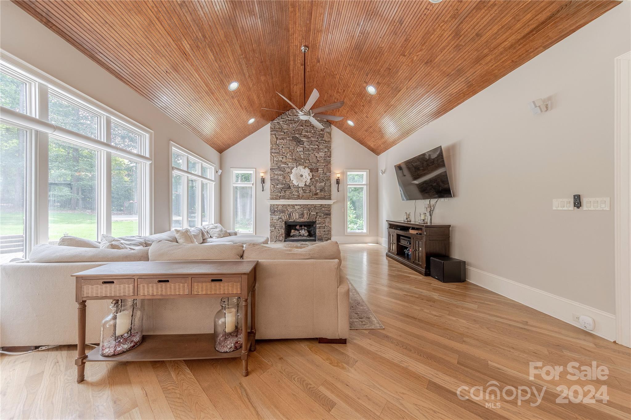 1021 Seminole Drive