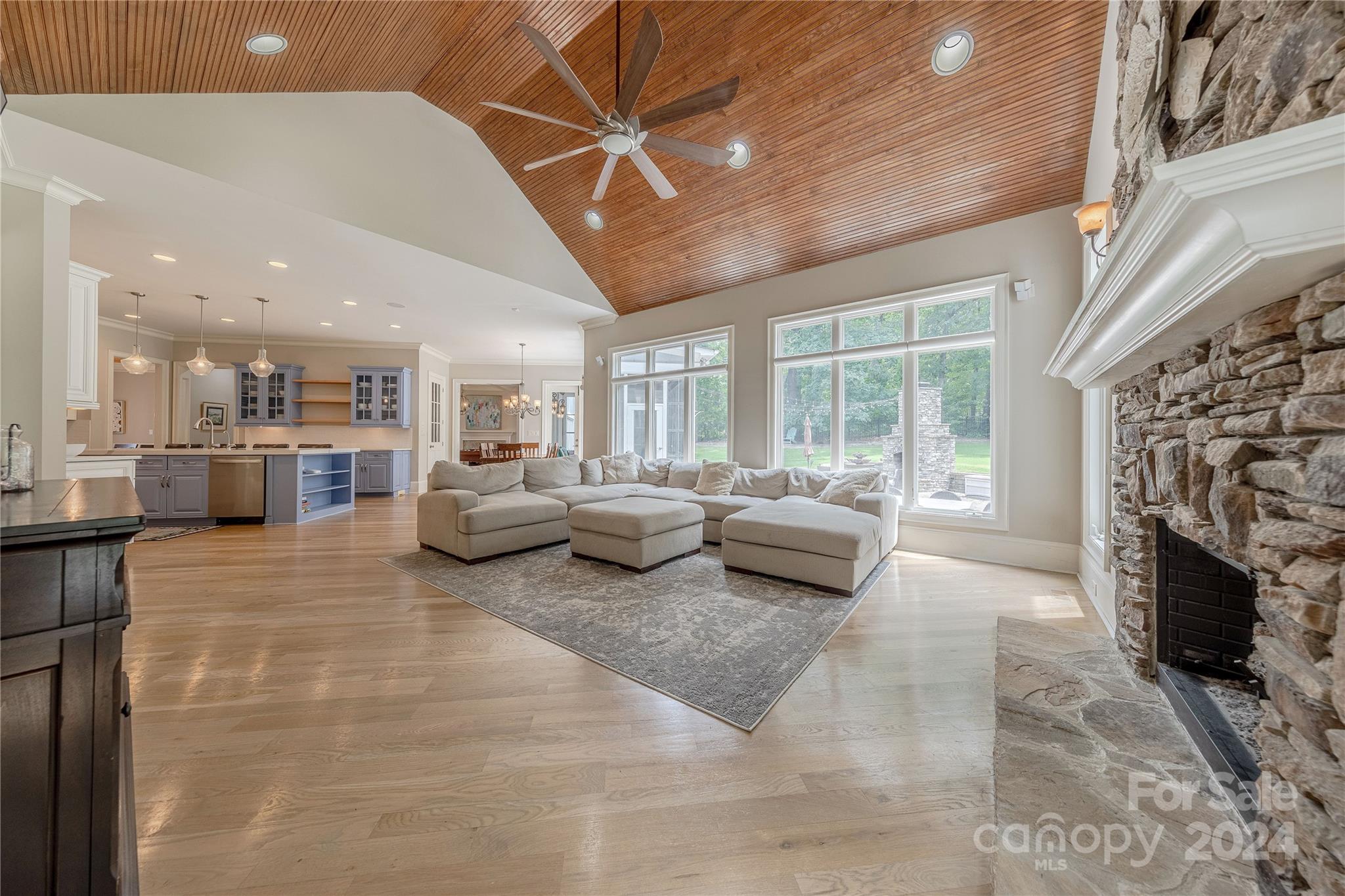 1021 Seminole Drive