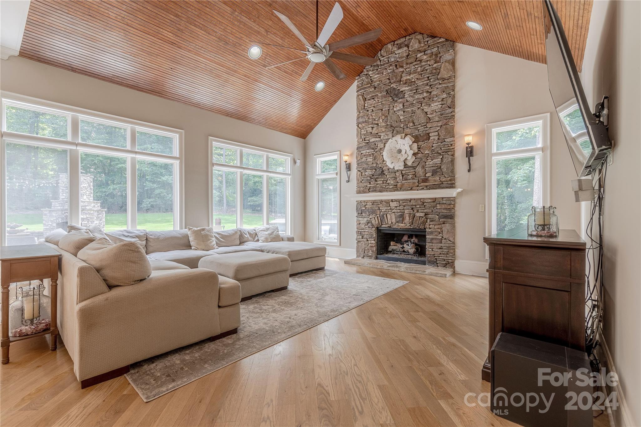1021 Seminole Drive