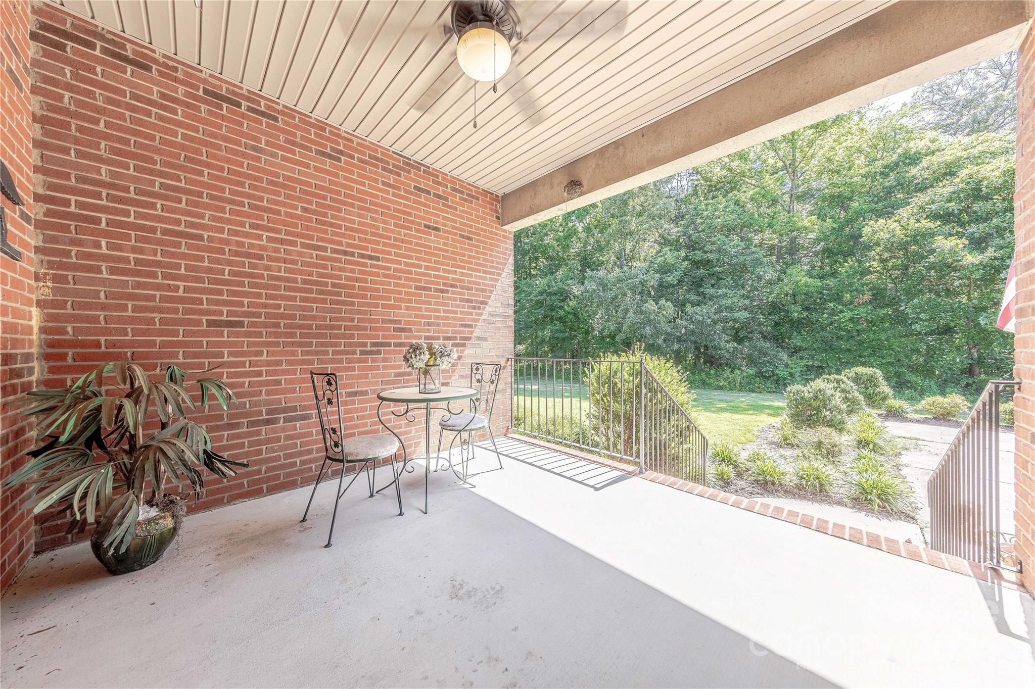 3611 Crow Road