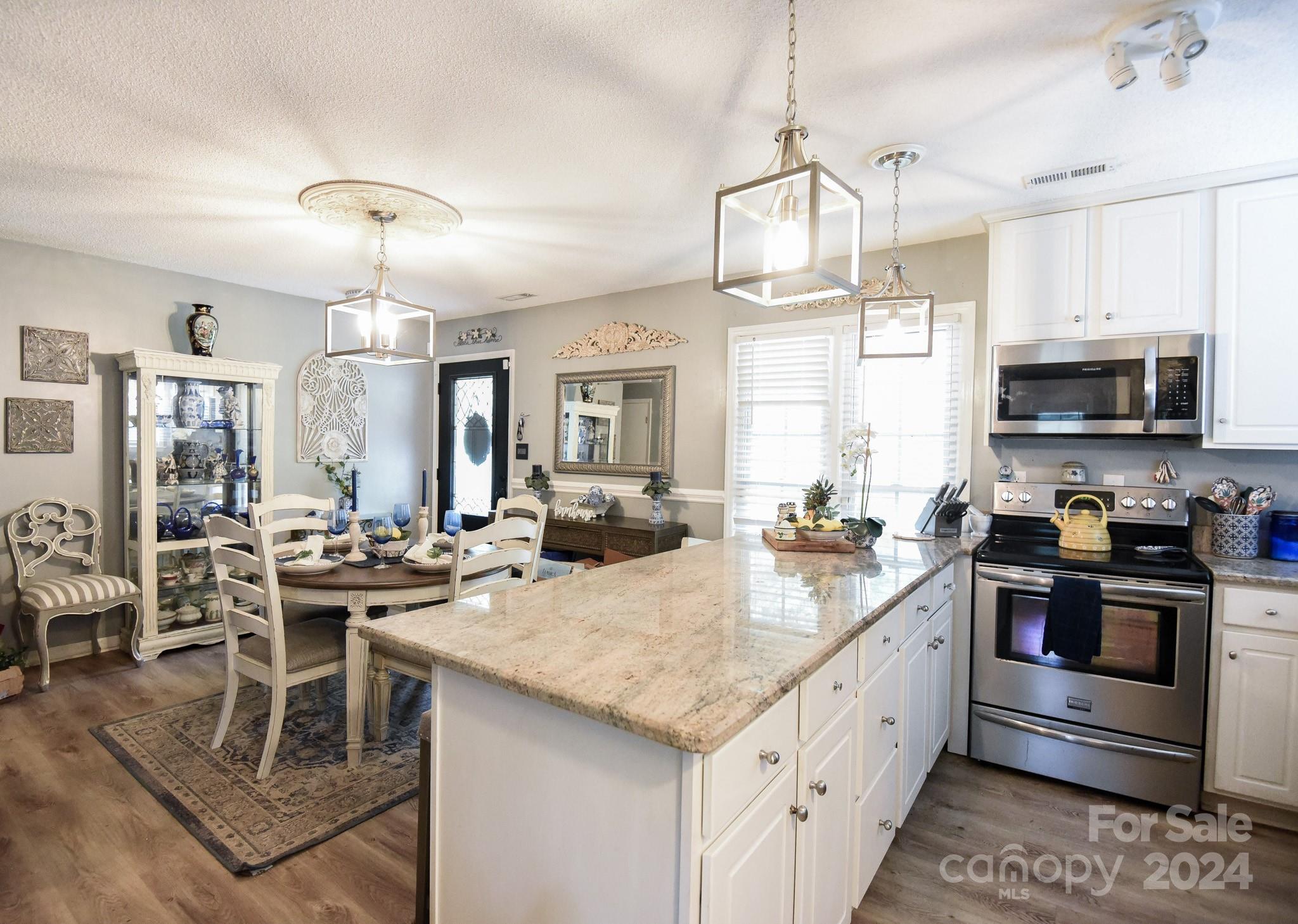 6906 Wyndbend Lane