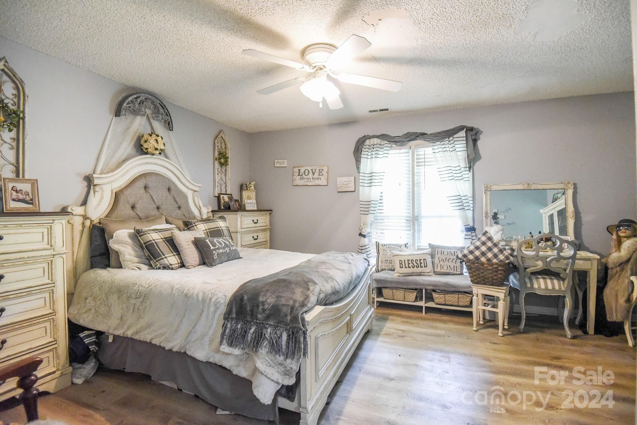 6906 Wyndbend Lane
