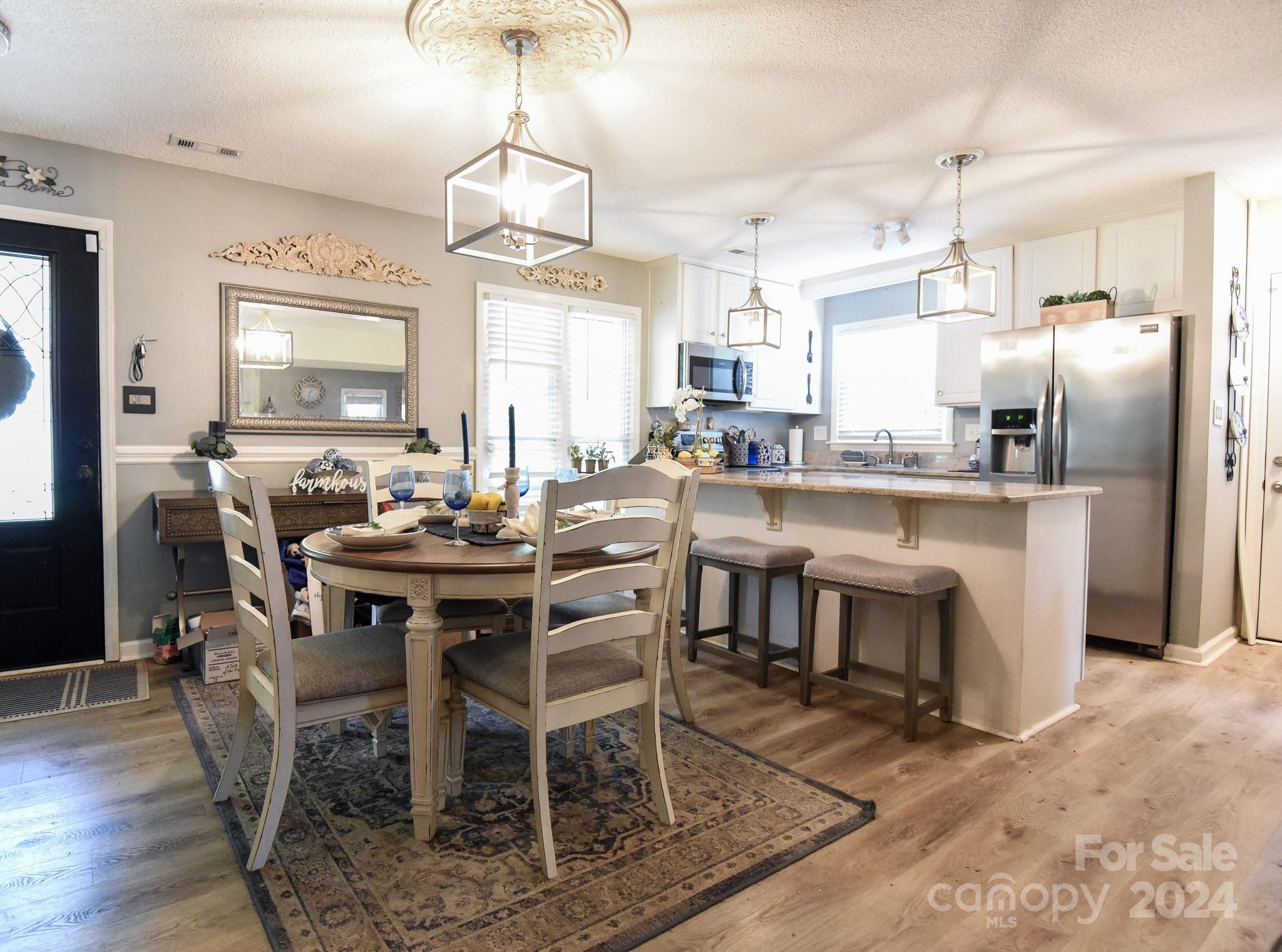 6906 Wyndbend Lane
