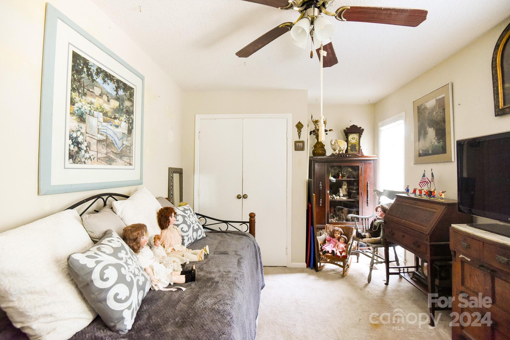 6906 Wyndbend Lane