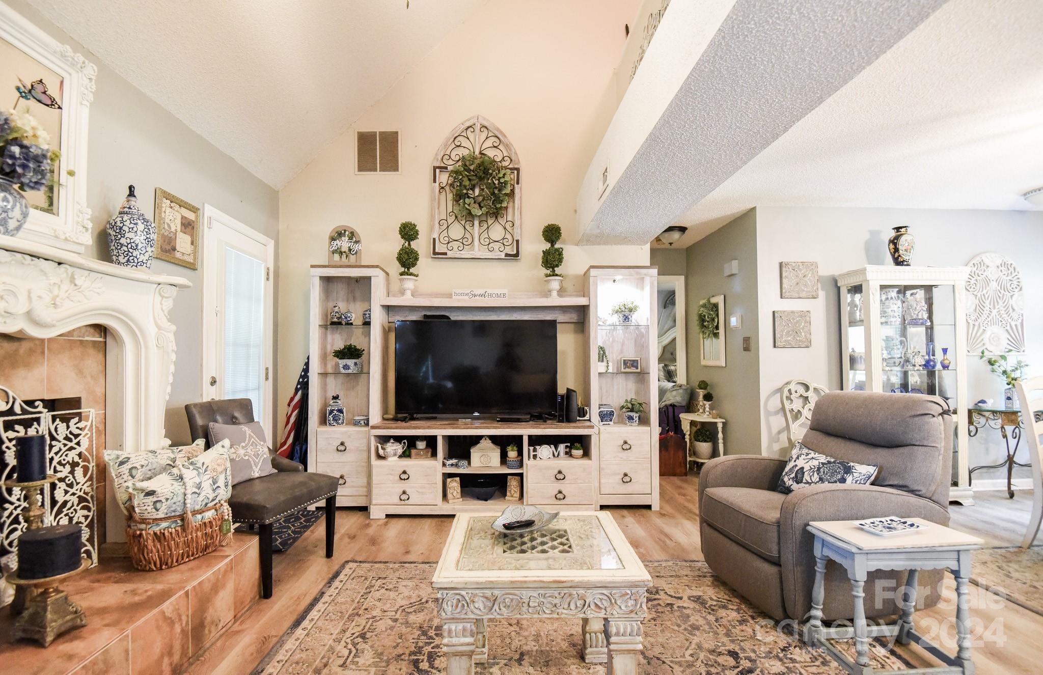 6906 Wyndbend Lane