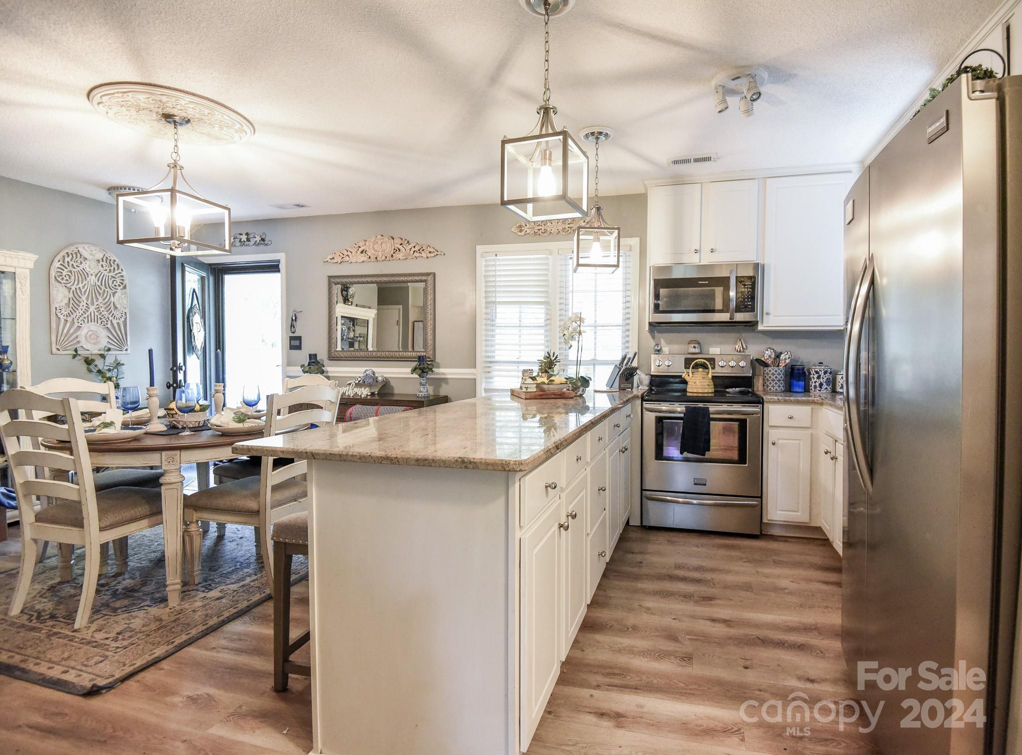 6906 Wyndbend Lane
