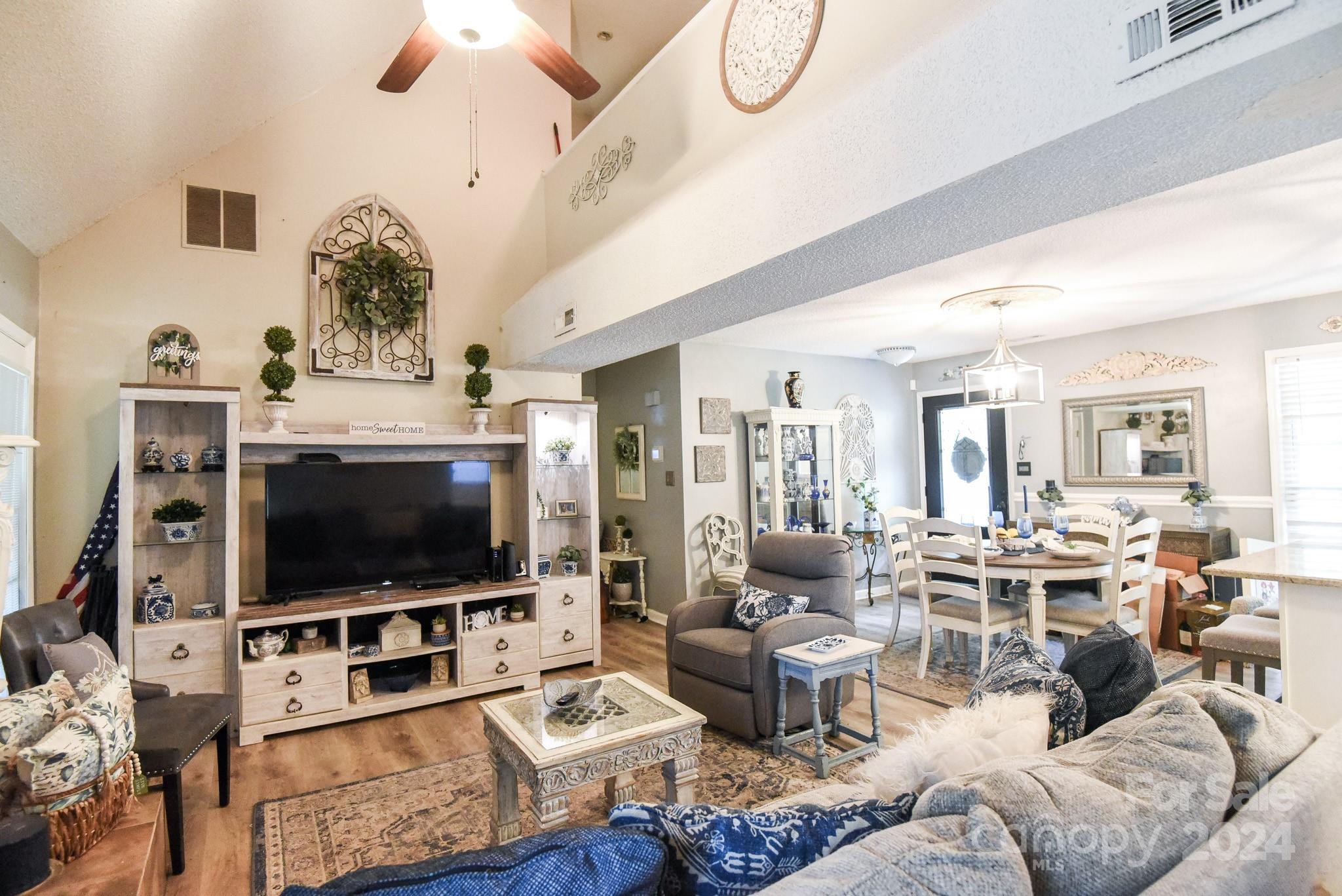 6906 Wyndbend Lane