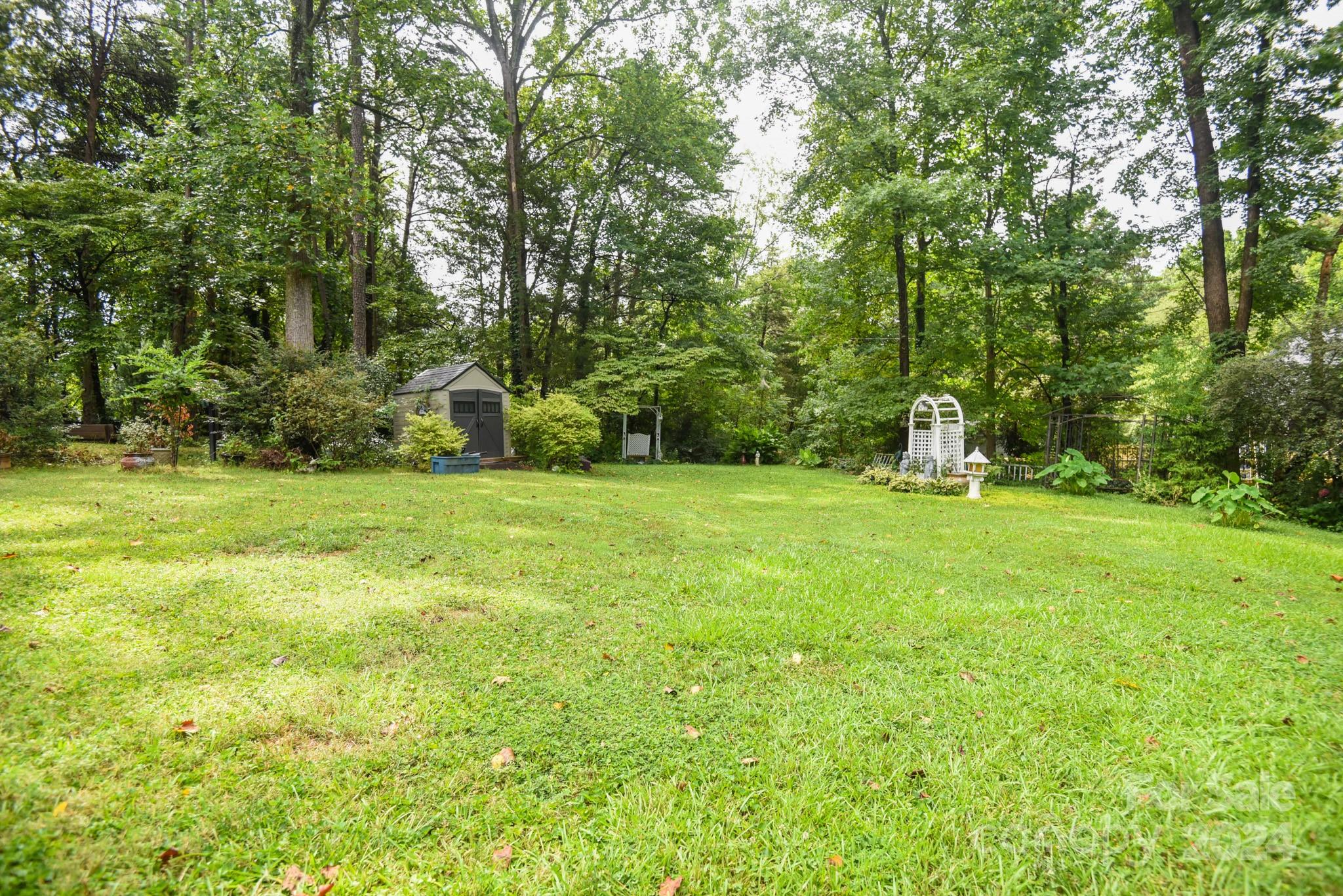 6906 Wyndbend Lane
