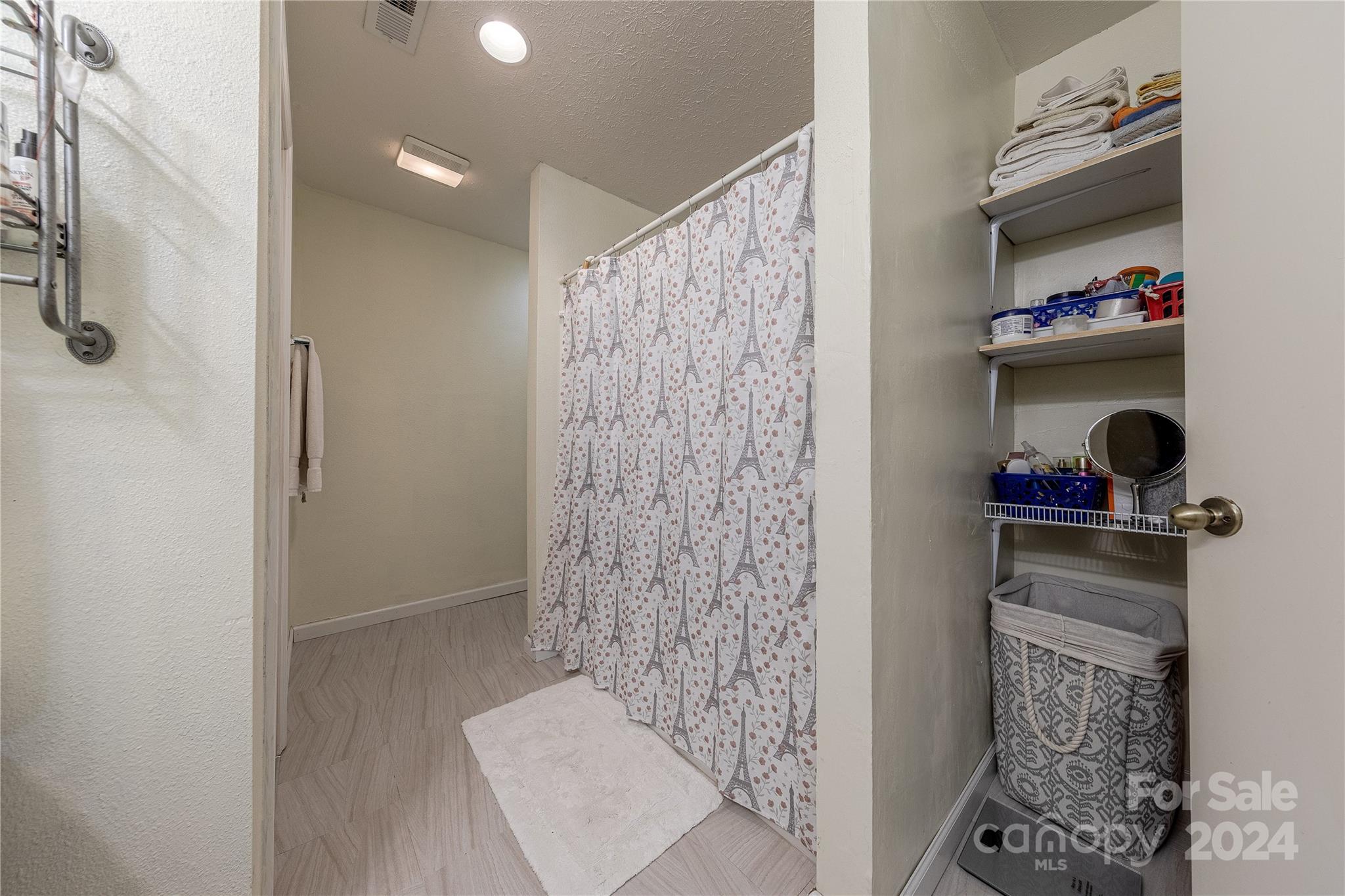 2205 Thorn Crest Drive