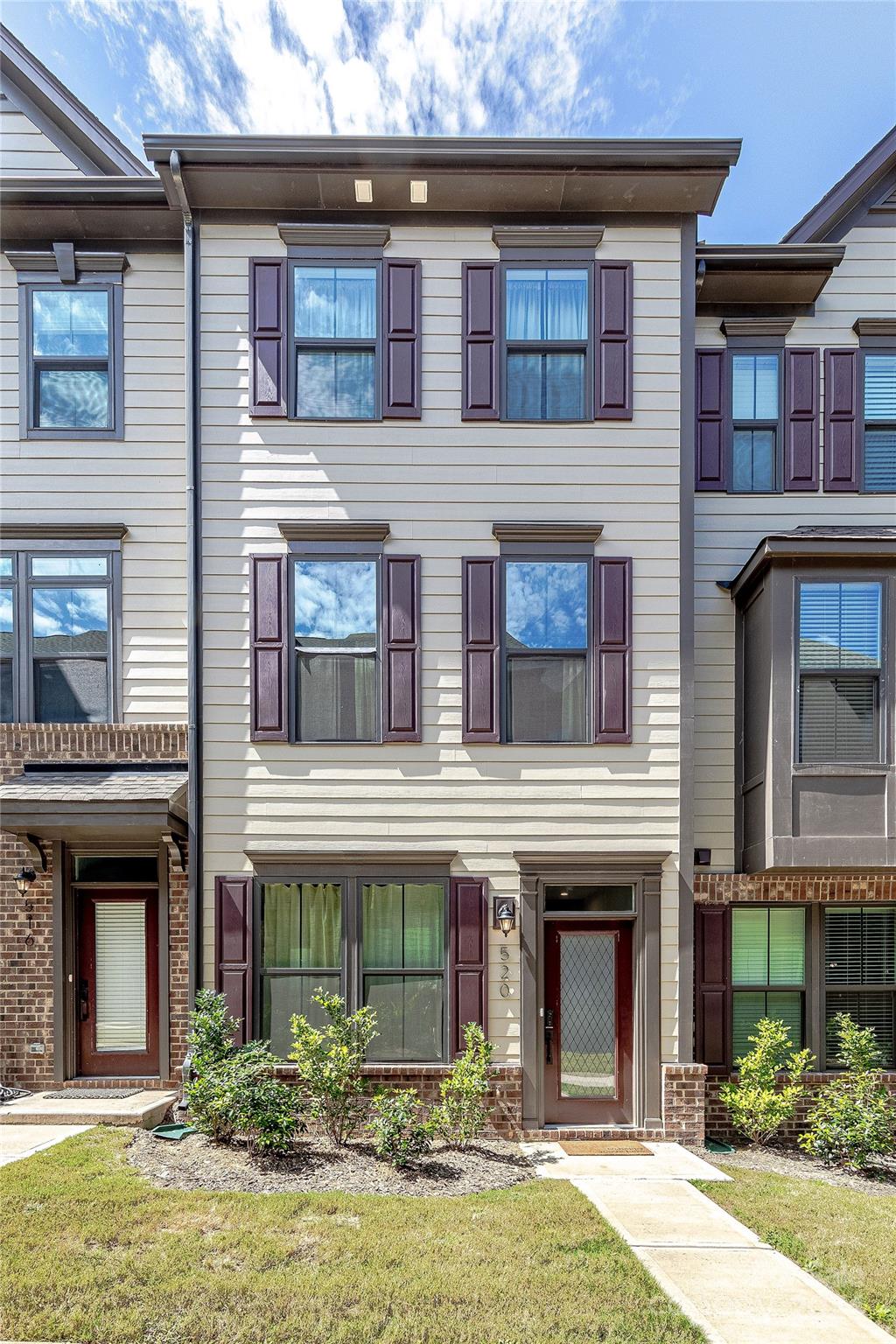 520 Ferncroft Court