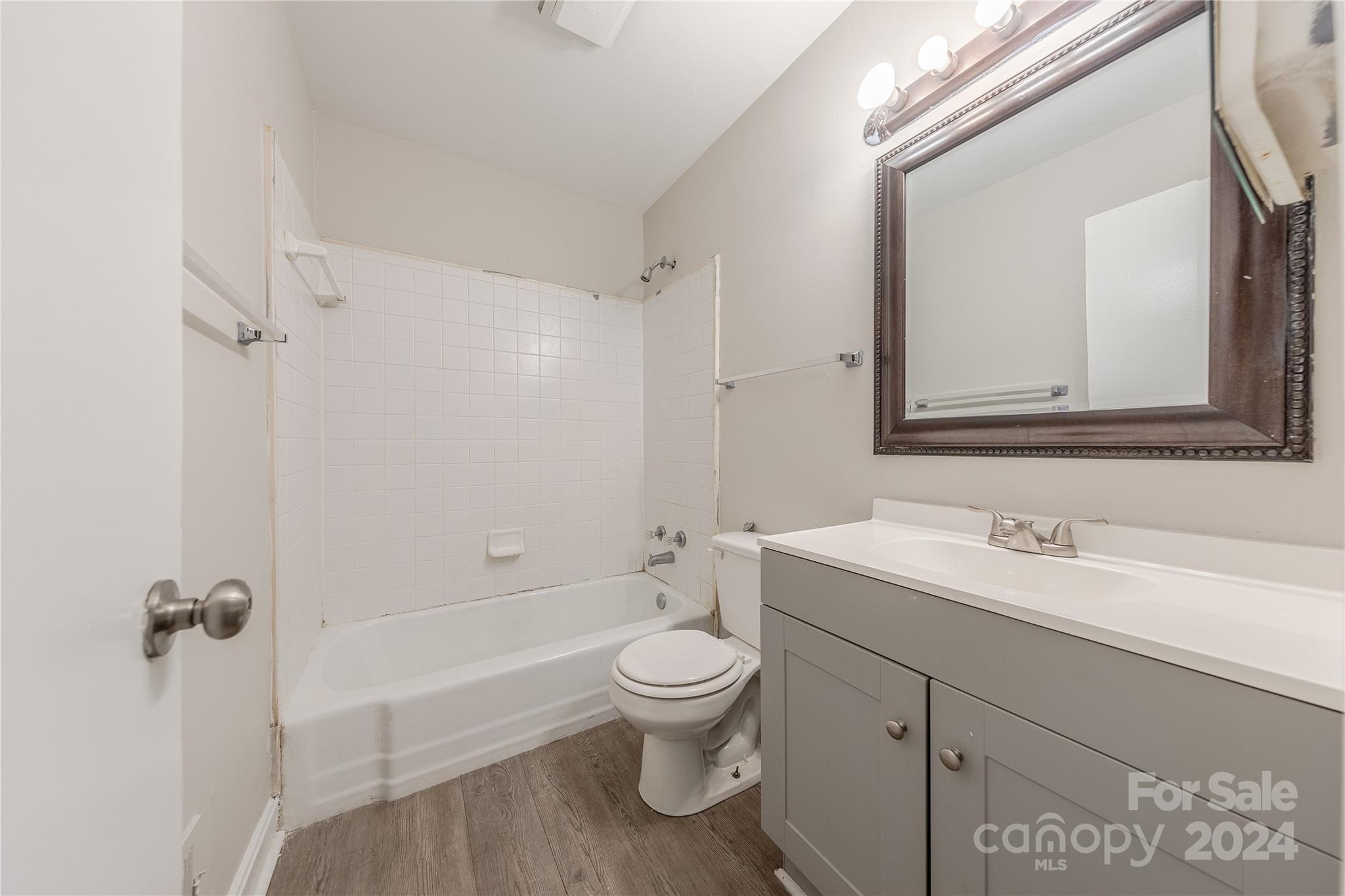 1513 Greenview Place