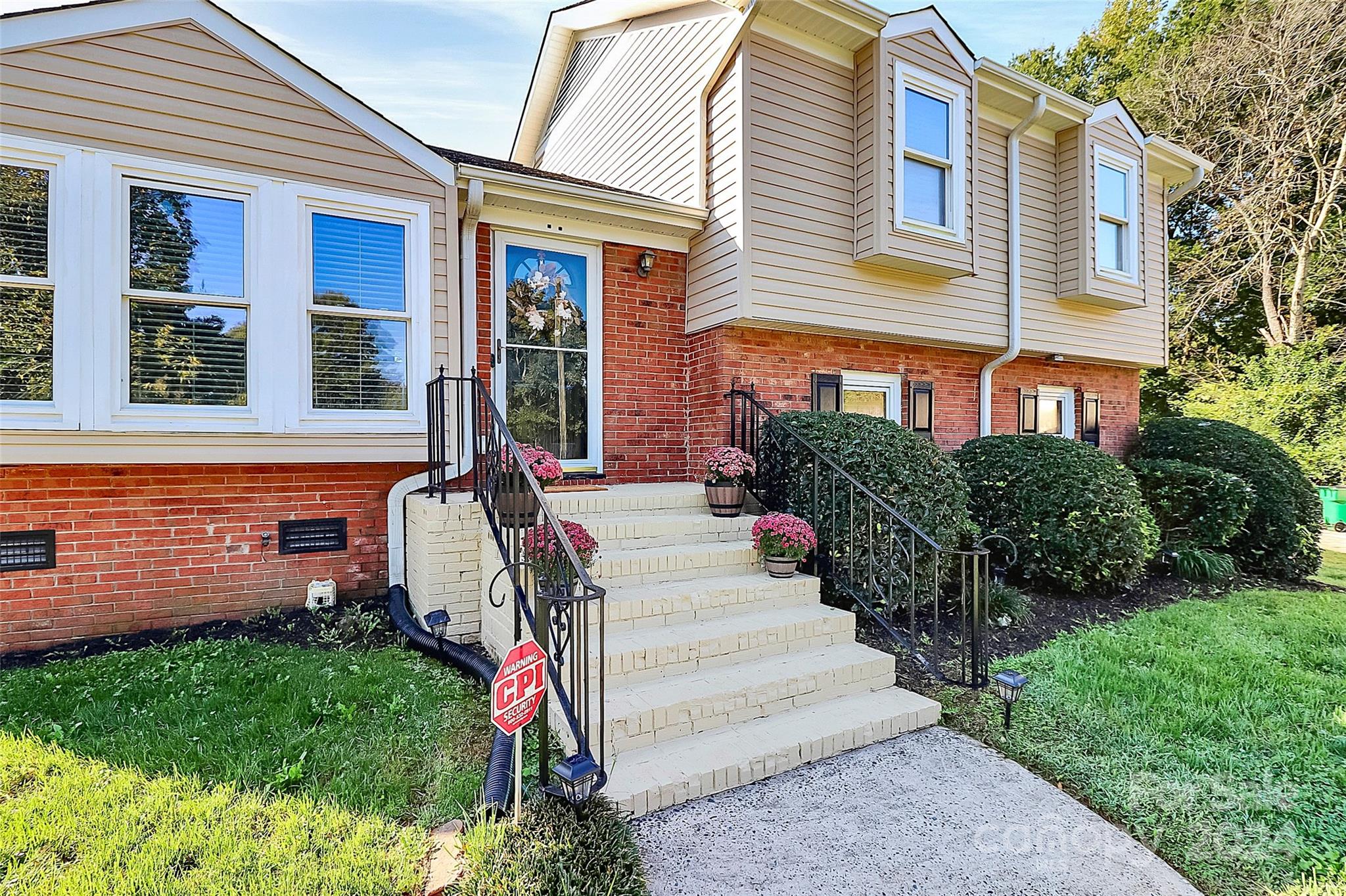 301 Red Roan Place