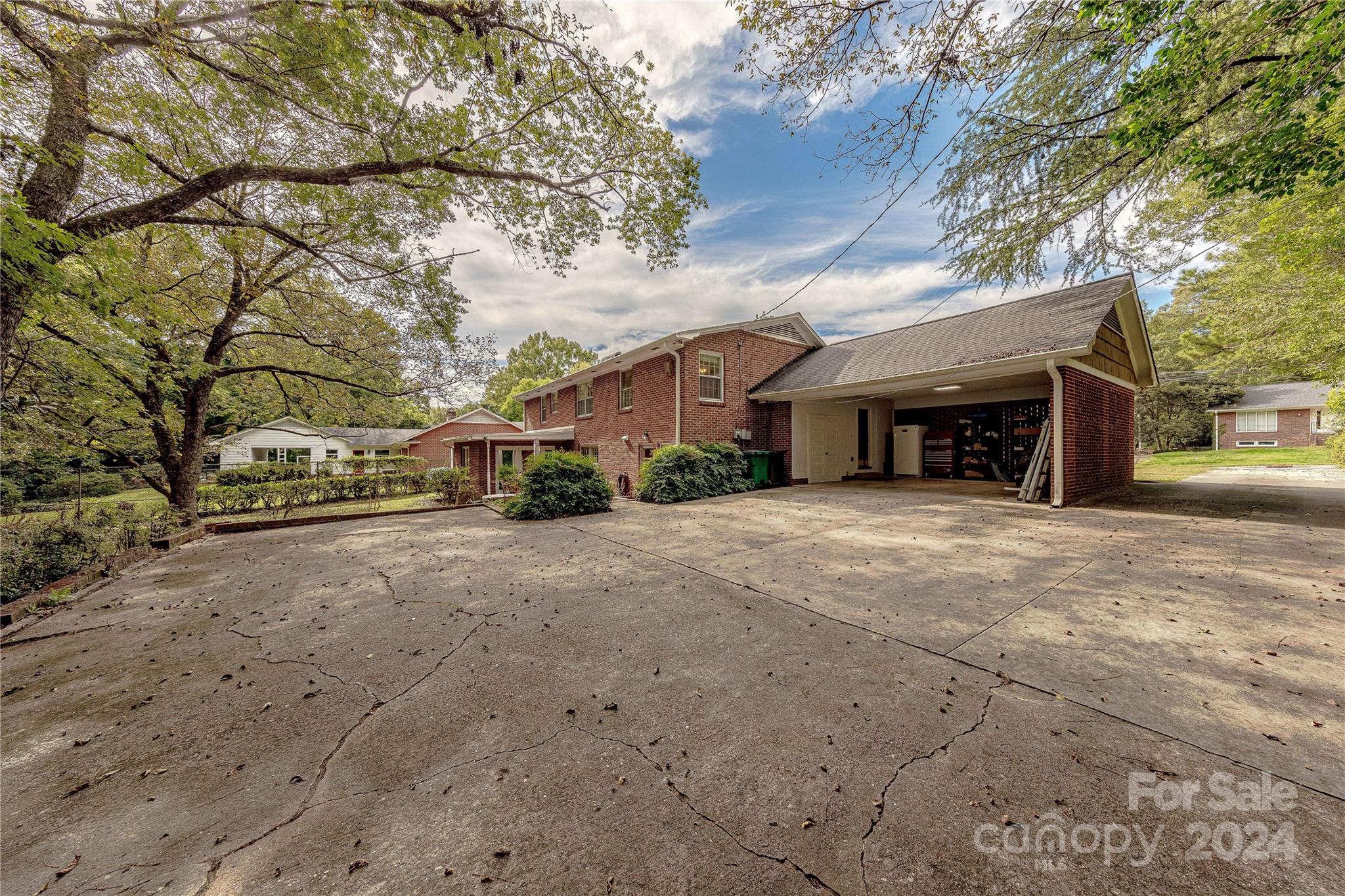 810 Regency Drive